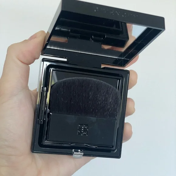 Givenchy Prisme Libre Mattifying & Blurring Setting Powder - Picture 2 of 8
